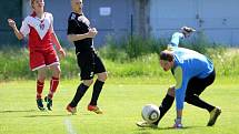 Rezerva HFK Olomouc (v černém) proti Hněvotínu