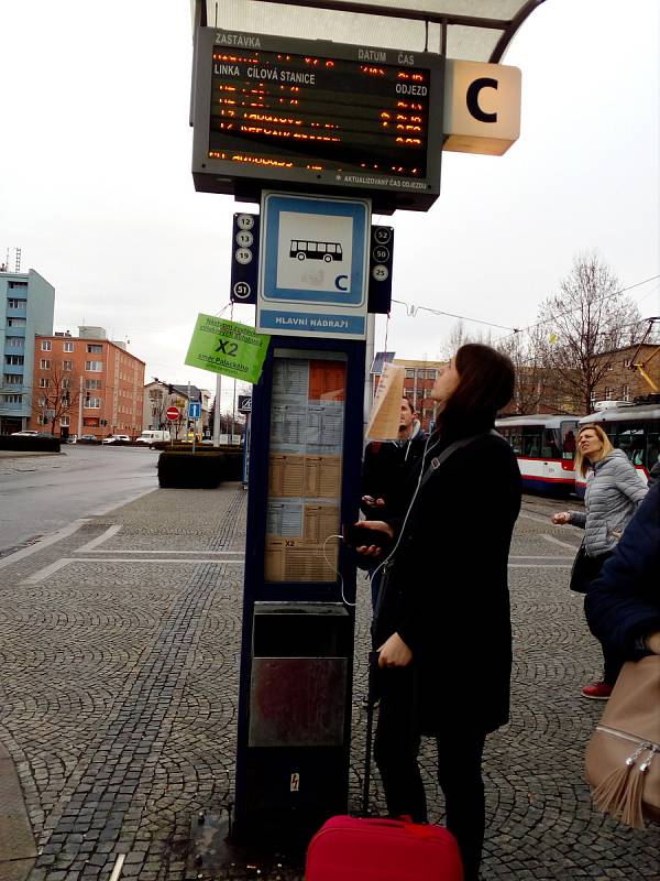 Uzavírka Masarykovy ulice změnila trasy a jízdní řády olomouckých tramvají i autobusů. 2. března 2020.