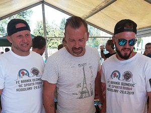 V Hodolanech proběhla v sobotu fotbalová exhibice mezi lokálním týmem FC Braník a starou gardou pražské Sparty. Jaromír Blažek (uprostřed)