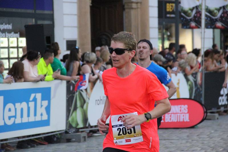 Amatérští běžci na Mattoni 1/2Maratonu 2022 v Olomouci.