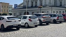 Parkování v centru Uničova, červenec 2021