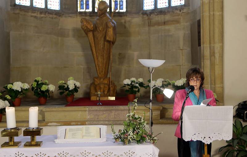 Tradiční čtyřiadvacetihodinové čtení z Bible odstartovalo v pondělí odpoledne v kapli sv. Jeronýma v prostorách olomoucké radnice.