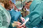 Pouhých 24 stupňů. Kardiochirurgové v Olomouci zachránili život podchlazeného pacienta díky mimotělnímu oběhu.