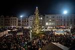 V Olomouci rozsvítili vánoční strom minulou neděli. Většina měst a obcí v kraji rozzáří vánoční stromy až tento víkend.