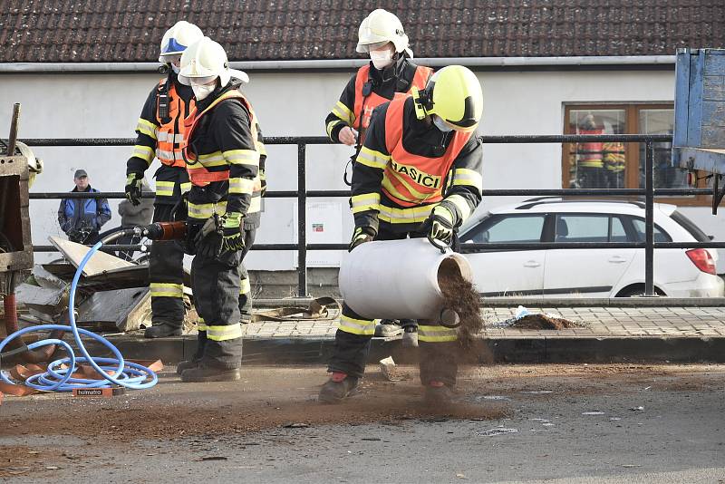 Nehoda náklaďáku v centru Senice na Hané, 24. 2. 2021