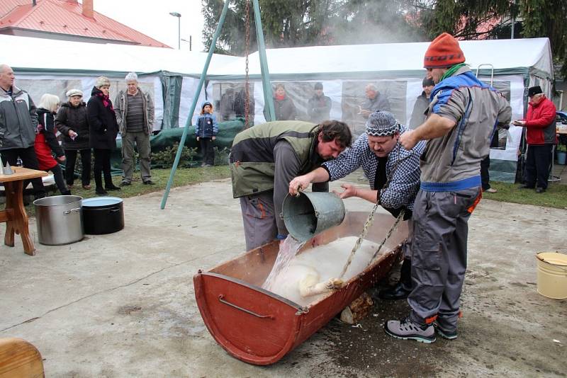 V Hněvotíně teklo pivo potokem a na stromě rostly jitrnice