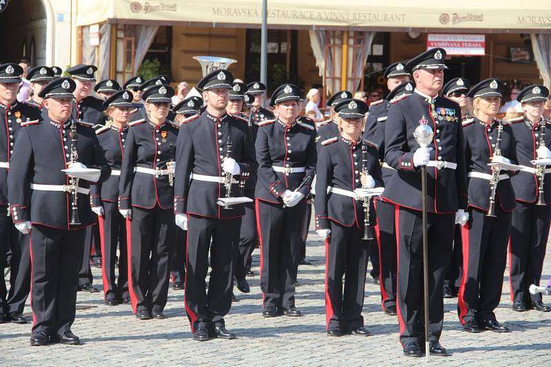 Přehlídka vojenských hudeb na Horním náměstí v Olomouci