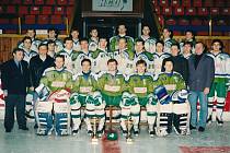 Oslavy historického mistrovského titulu HC Olomouc ze sezony 1993-1994 se blíží. Veřejnost se může těšit na setkání s hráči, nebo si koupit knihu: „Olomoucký zázrak po 30 letech aneb jak to bylo doopravdy“. Foto: archiv Pavla Čecha