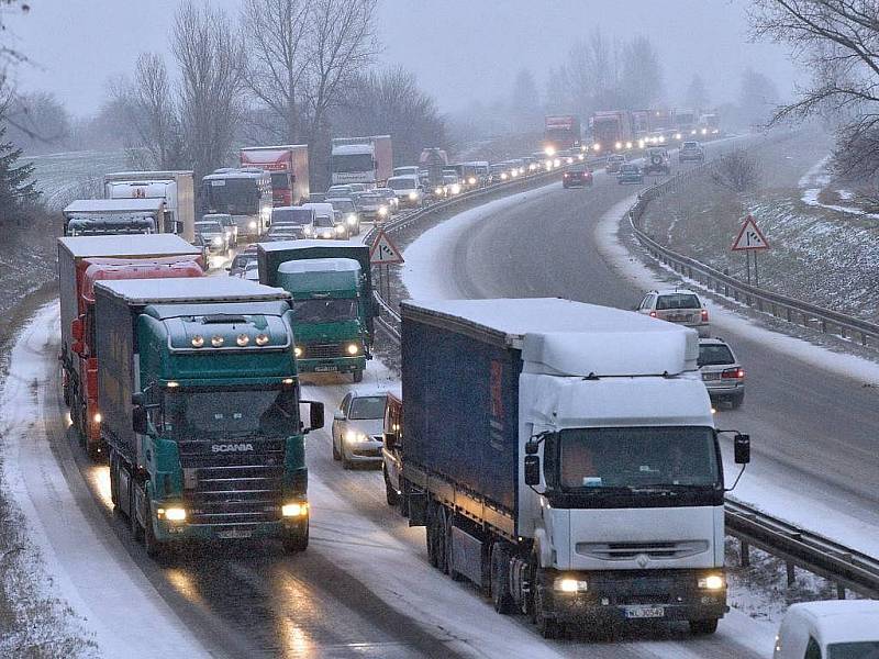 Kolona na R46 mezi Olomoucí a Prostějovem 