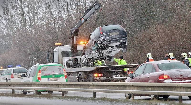 Ford Focus po nehodě na R46 mezi Olomoucí a Prostějovem