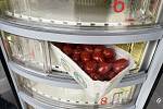 Družstvo v Haňovicích na Olomoucku pořídilo další automat s rajčaty. Je o ně obrovský zájem, 9. dubna 2022