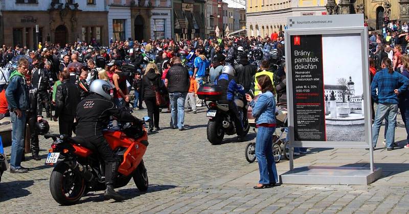 Jarní sraz motorkářů na olomouckém Horním náměstí