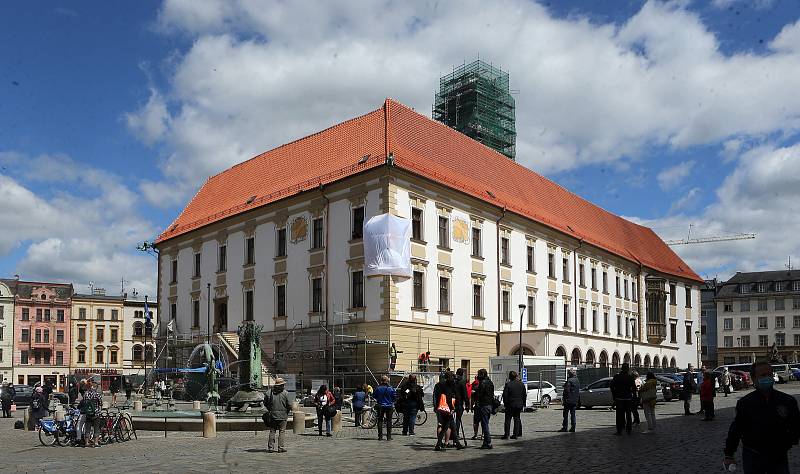 Odhalení slunečních hodin na olomoucké radnici. 12. května 2020