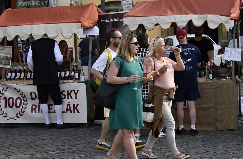 Olomoucké Dolní náměstí žije o víkendu vinnými slavnostmi. 20.5. 2022