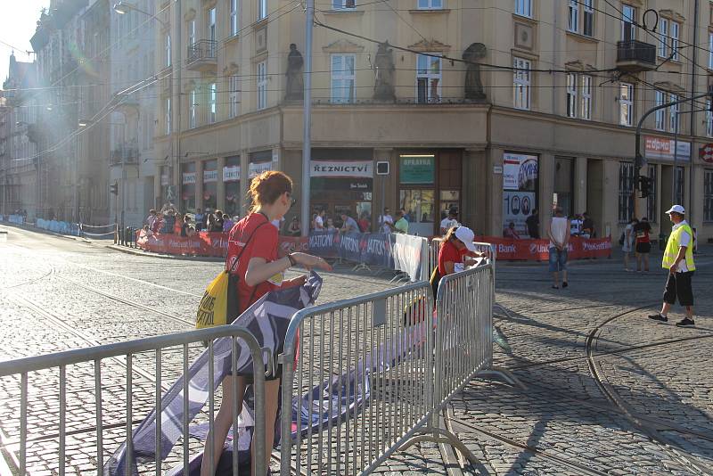 Tisíce amatérských i profesionálních běžců zaplnily v sobotu ulice Olomouce.