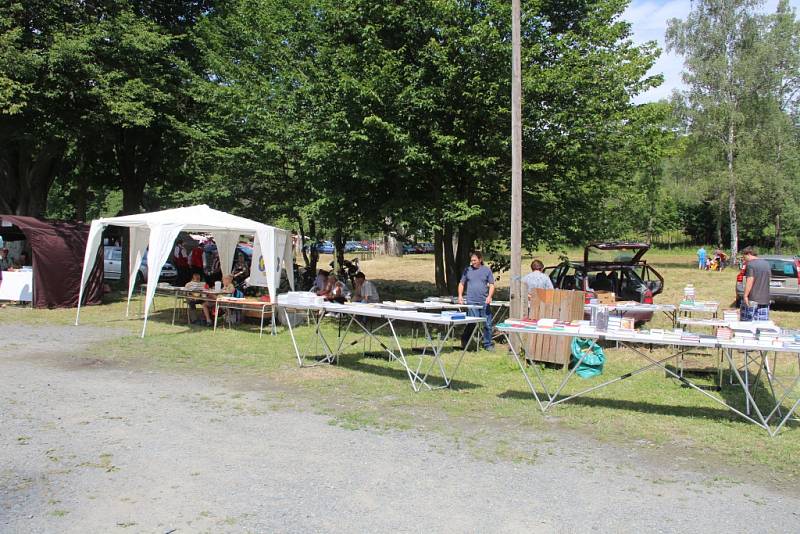 Stará Voda ožila Svatoanenskou poutí, světil se i nový zvon pro kostel ve Městě Libavá