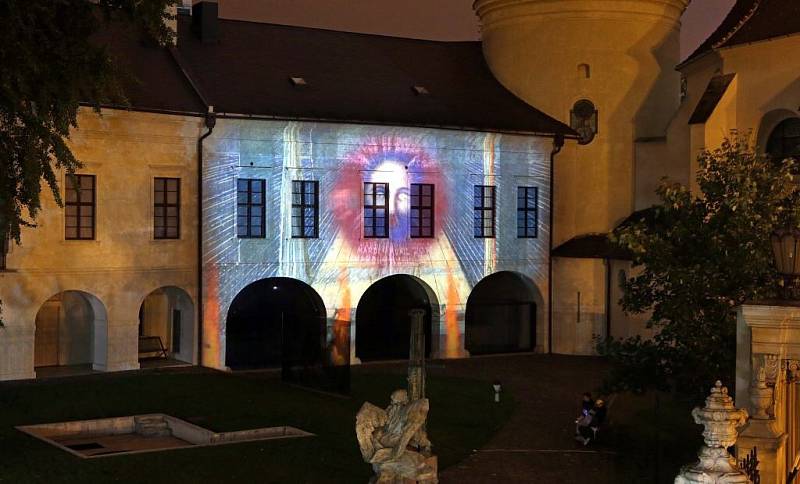 Videomapping na fasádě Arcidiecézního muzea v Olomouci. Festival Vzáří