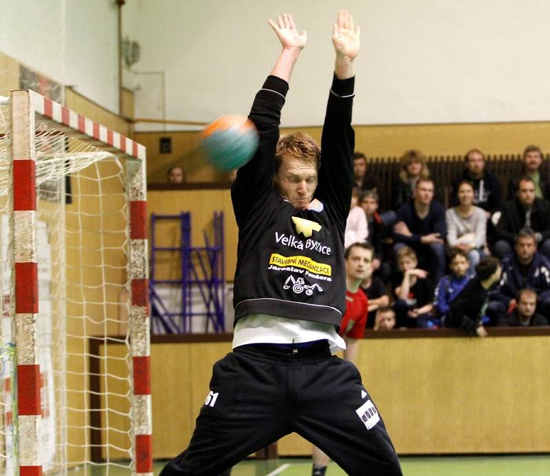 Házenkáři STM Olomouc vyhráli úvodní duel baráže s Velkou Bystřící 24:23.