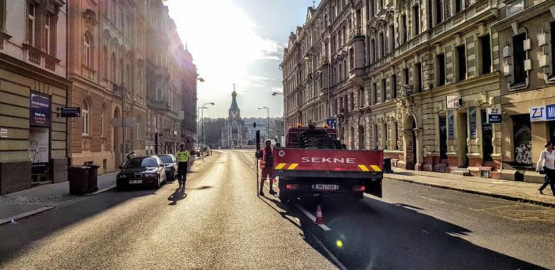 Pondělí 21. května, 6:30. Uzavření mostu u Bristolu