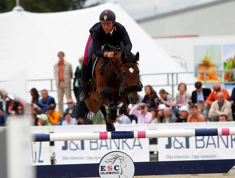 Vítěz Federico Ciriesi (It.) a Calida 46. Světový pohár v jezdeckém areálu Equine Sport Centre v Olomouci