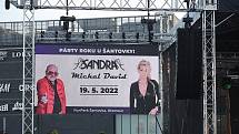 Dvojkoncert Sandry a Michala Davida v Olomouci u OC Šantovka, 19. května 2022