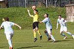 Fotbalisté Nových Sadů B (ve žluto-černém) porazili Určice 3:2 po penaltovém rozstřelu.