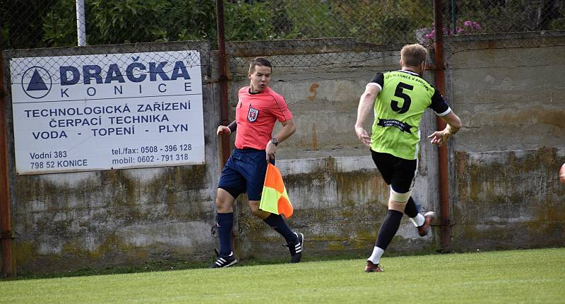 Konice (v bílém) ve šlágru I.A třída padla s Olešnicí rozdílem jediné branky - 1:2. 26.9. 2021