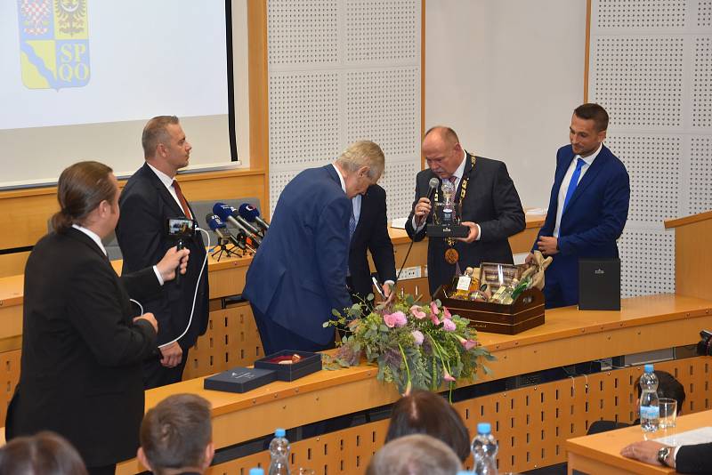 Prezident Zeman na setkání s krajskými zastupiteli v Olomouci