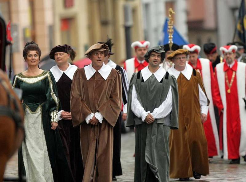 Olomoučtí radní v nových dobových kostýmech