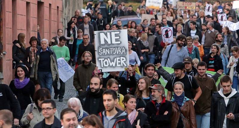 Veřejný protest proti stavbě Šantovka Tower v Olomouci v říjnu 2013