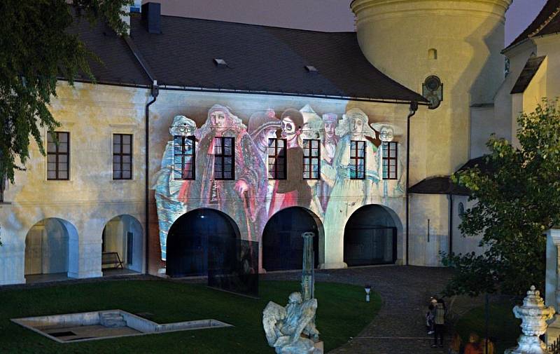 Videomapping na fasádě Arcidiecézního muzea v Olomouci. Festival Vzáří