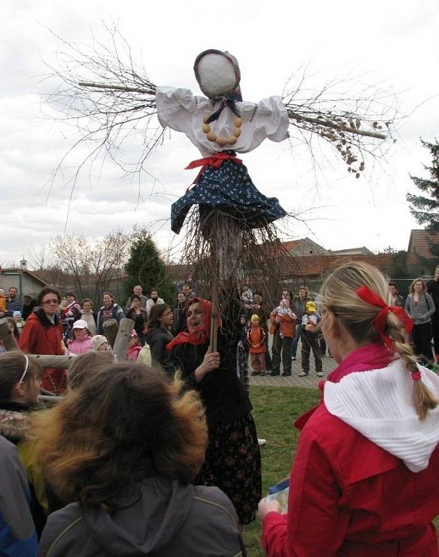 Vynášení zimy v Drahotuších na Hranicku, březen 2010