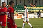 Fotbalisté HFK Olomouc (v bílém) prohráli v 1. kole MOL Cupu se Zbrojovkou Brno 0:3.