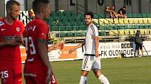 Fotbalisté HFK Olomouc (v bílém) prohráli v 1. kole MOL Cupu se Zbrojovkou Brno 0:3.