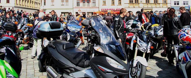 Jarní sraz motorkářů na olomouckém Horním náměstí