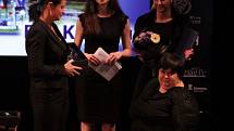 Eva Kacanu získala cenu mezi handicapovanými sportovkyněmi. Vyhlášení Sportovce Olomouckého kraje za rok 2014 v Městském divadle v Prostějově