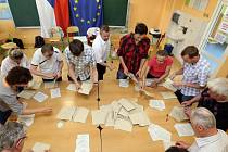 Eurovolby - sčítání hlasů volební okrsek 41 na ZŠ Heyrovského v Olomouci