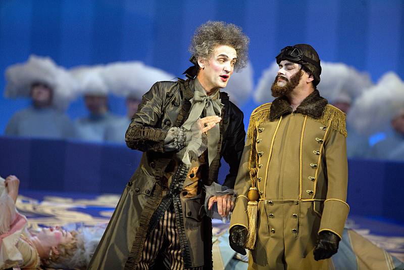 Mozartova komická opera Così fan tutte v Moravském divadle Olomouc