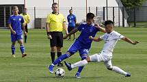 Fotbalisté Sigmy Olomouc B (v modrém) porazili Slovácko B 8:0.