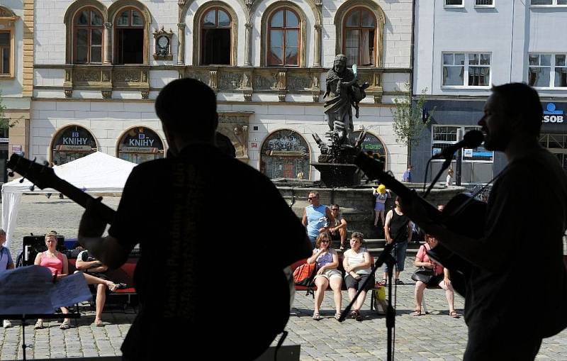 Kapela Epidemie z Jihlavy na Předzahradě na olomouckém Horním náměstí