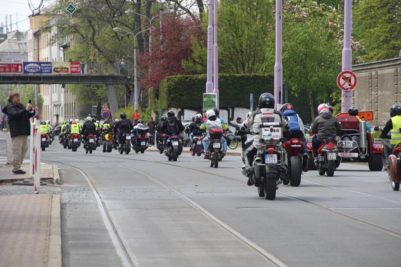 Sraz motorkářů v centru Olomouce