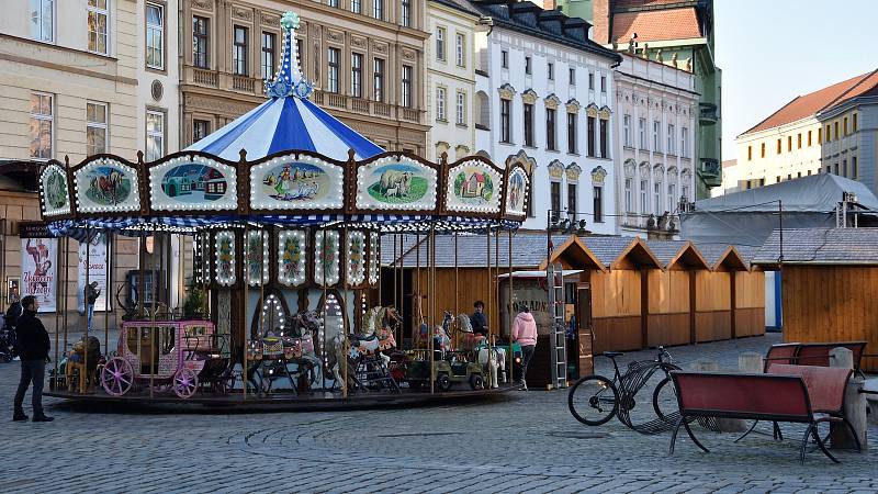 Některé stánky na Dolním a Horním náměstí v Olomouci otevřou už o tomto víkendu, kdy se konají Svatomartinské hody