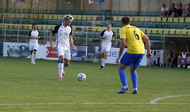 Fotbalisté HFK Olomouc nestačili v divizi v souboji prvního s druhým na Kozlovice. Utrpěli debakl 0:5.