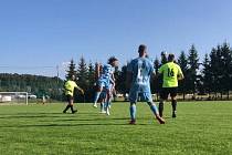 Fotbalisté Olešnice (v modrém) otočili doma zápas s Lošticemi z 0:2 na 3:2.