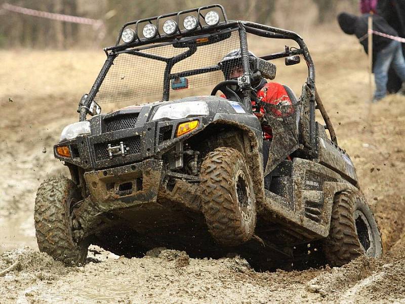 Offroad maraton ve Šternberku: závody automobilů