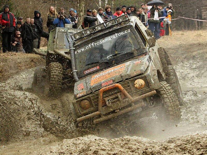 Offroad maraton ve Šternberku: závody automobilů