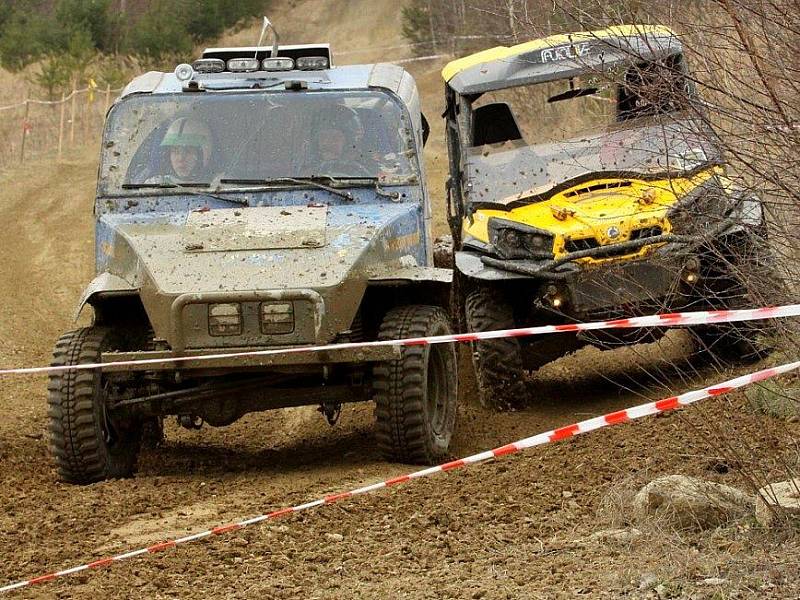 Offroad maraton ve Šternberku: závody automobilů