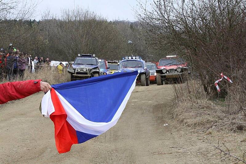 Offroad maraton ve Šternberku: závody automobilů