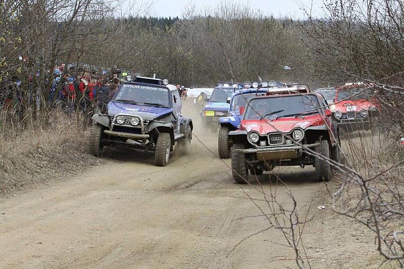 Offroad maraton ve Šternberku: závody automobilů