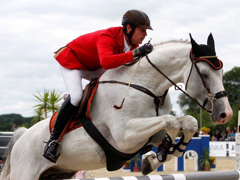 Josef Kincl a Cascar. Světový pohár v jezdeckém areálu Equine Sport Centre v Olomouci